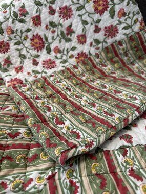 🌸 Vintage Handmade Floral Quilt 60x49 Cottage Garden Reversible Throw Blanket